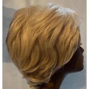 CURLY BLONDE SHORT 8" GORGEOUS CLASSIC WIG HW11152 Color 613